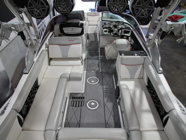 2016 MASTERCRAFT X26 SALTWATER SERIES ON BOARD HEAD