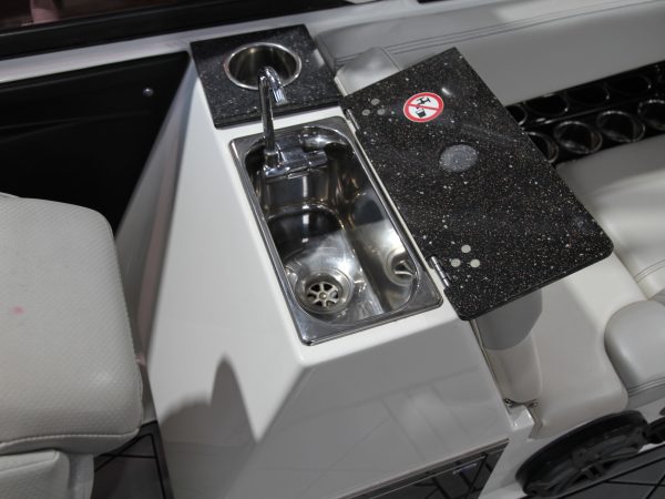 2016 MASTERCRAFT X26 SALTWATER SERIES ON BOARD HEAD