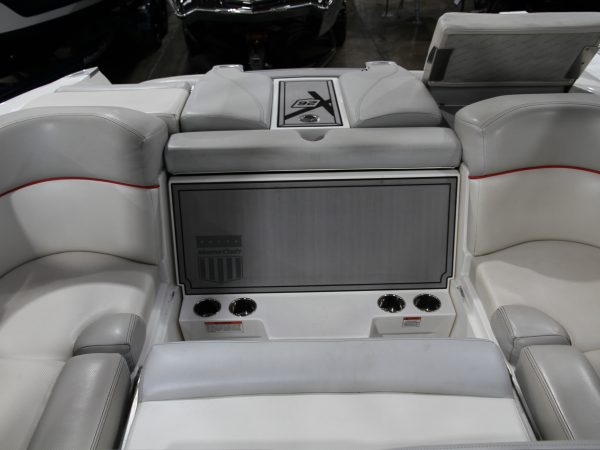 2016 MASTERCRAFT X26 SALTWATER SERIES ON BOARD HEAD