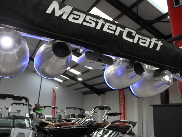 2016 MASTERCRAFT X26 SALTWATER SERIES ON BOARD HEAD