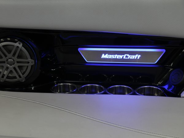 2016 MASTERCRAFT X26 SALTWATER SERIES ON BOARD HEAD