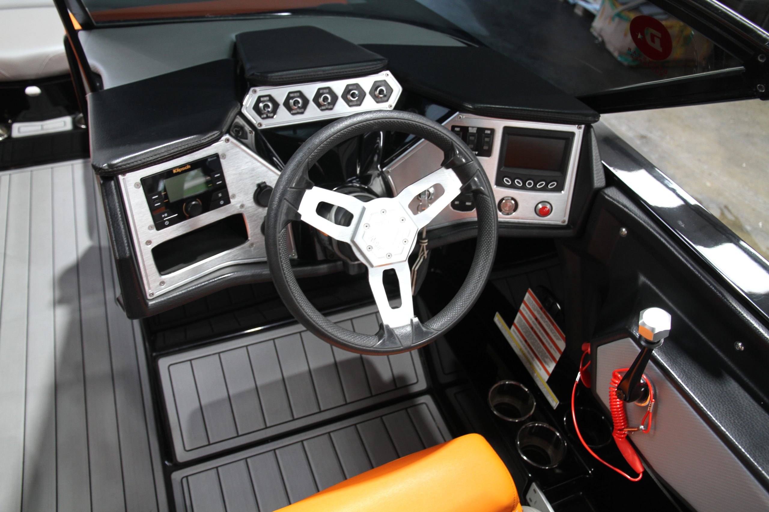 2018 MasterCraft NXT22 Saltwater Steering