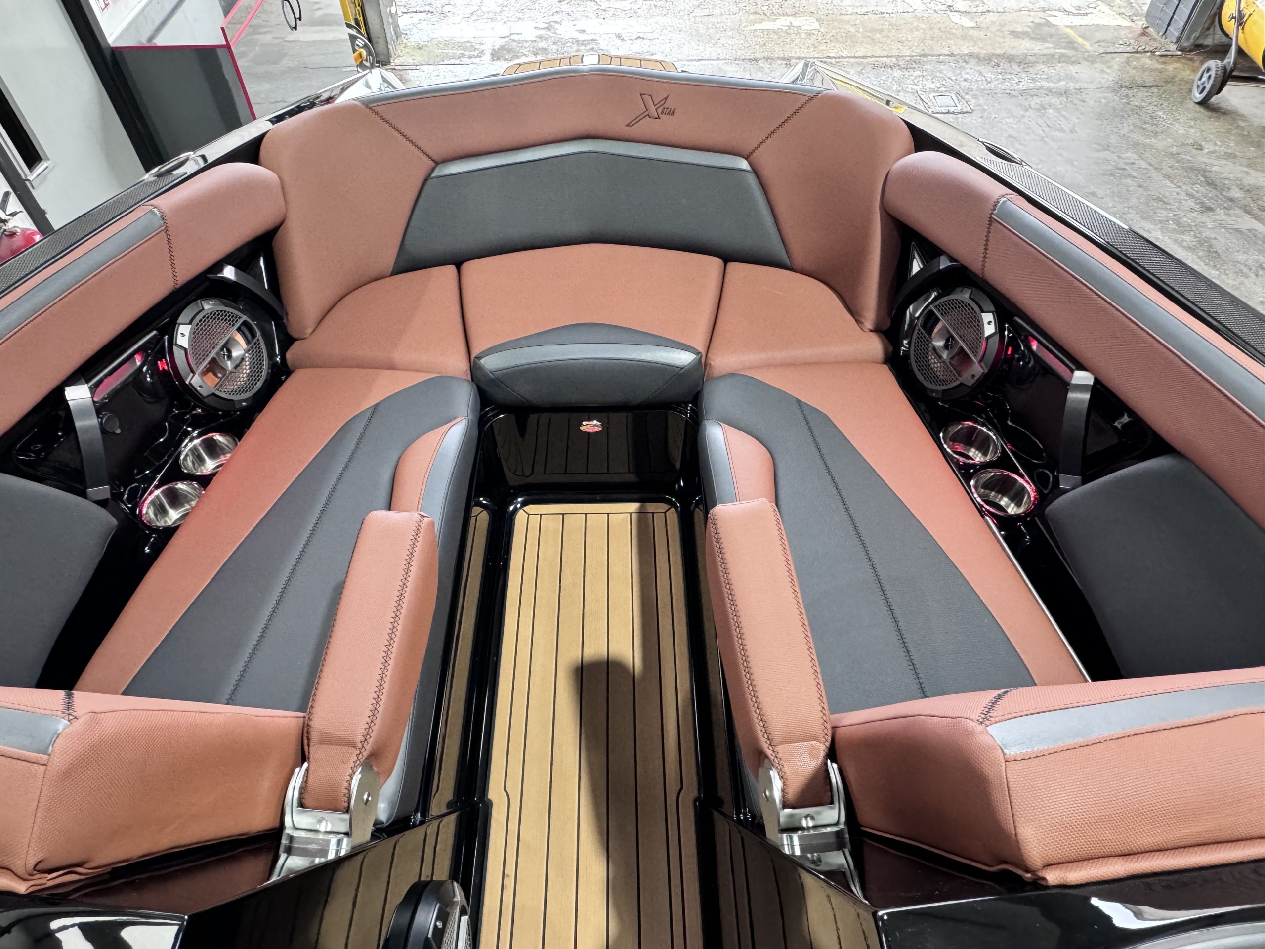 2020 MasterCraft XStar 7.4L Engine Boat Seats