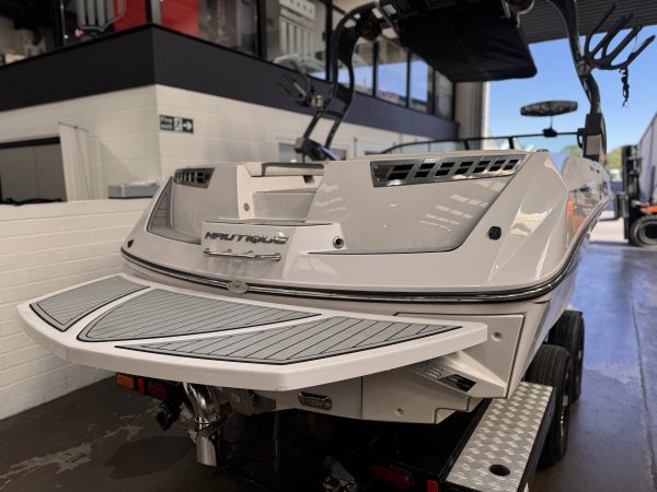 2015 SKI NAUTIQUE 210 SURF COAST EDITION 🍁 ADVANTAGE EVENT £59,995 🍁