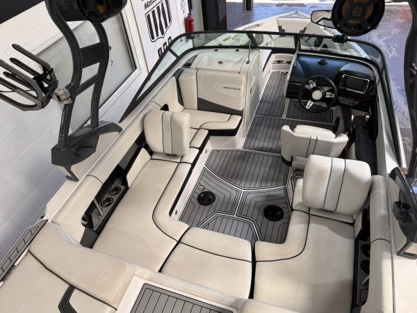 2015 SKI NAUTIQUE 210 SURF COAST EDITION 🍁 ADVANTAGE EVENT £59,995 🍁