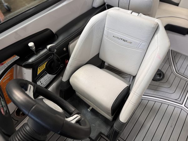 2015 SKI NAUTIQUE 210 SURF COAST EDITION 🍁 ADVANTAGE EVENT £59,995 🍁