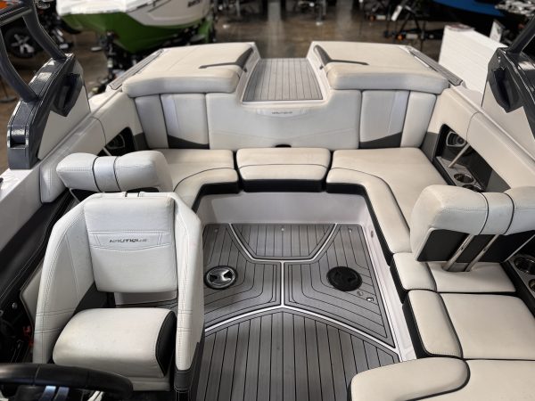 2015 SKI NAUTIQUE 210 SURF COAST EDITION 🍁 ADVANTAGE EVENT £59,995 🍁