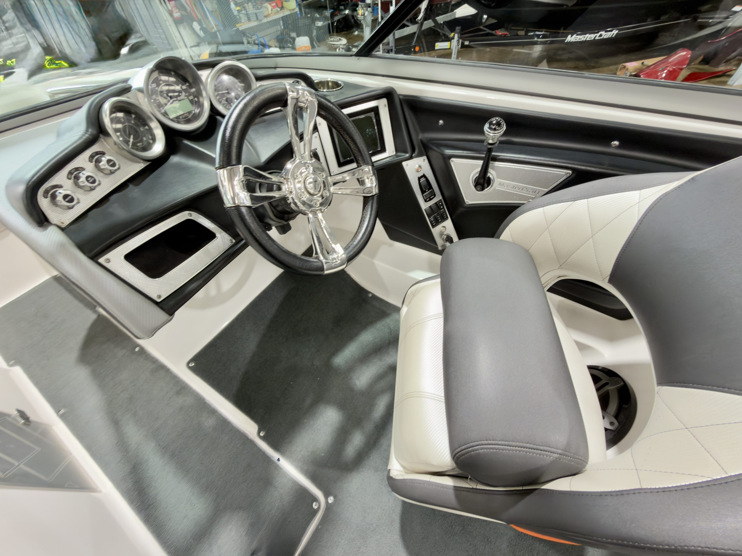 Designing Your Dream Boat: From Colour, Upholstery to Accessories