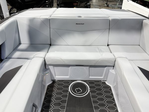 2023 MASTERCRAFT NXT23 SILVER ICON PACKAGE VAT QUALIFYING