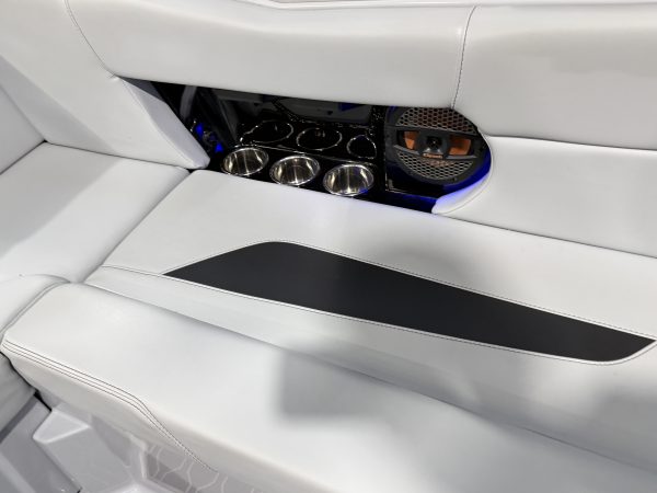 2023 MASTERCRAFT NXT23 SILVER ICON PACKAGE VAT QUALIFYING