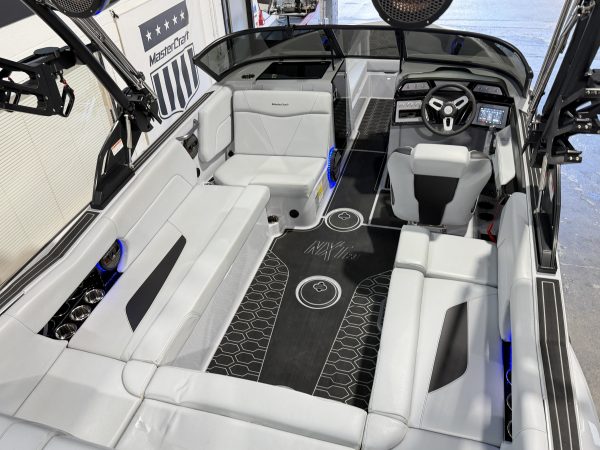 2023 MASTERCRAFT NXT23 SILVER ICON PACKAGE VAT QUALIFYING
