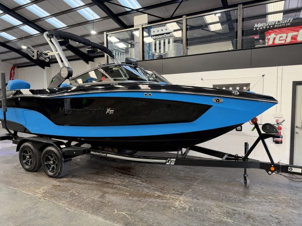 2022 MasterCraft XT22