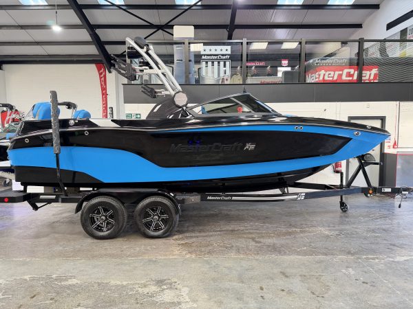2022 MasterCraft XT22