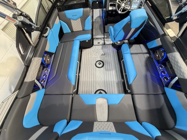 2022 MasterCraft XT22