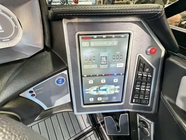 2022 MasterCraft XT22