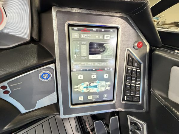 2022 MasterCraft XT22