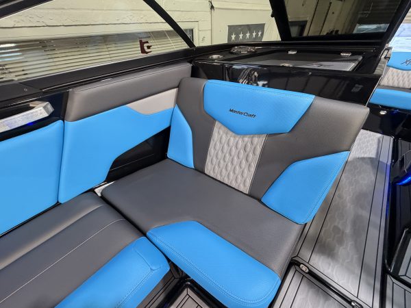 2022 MasterCraft XT22