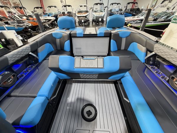 2022 MasterCraft XT22