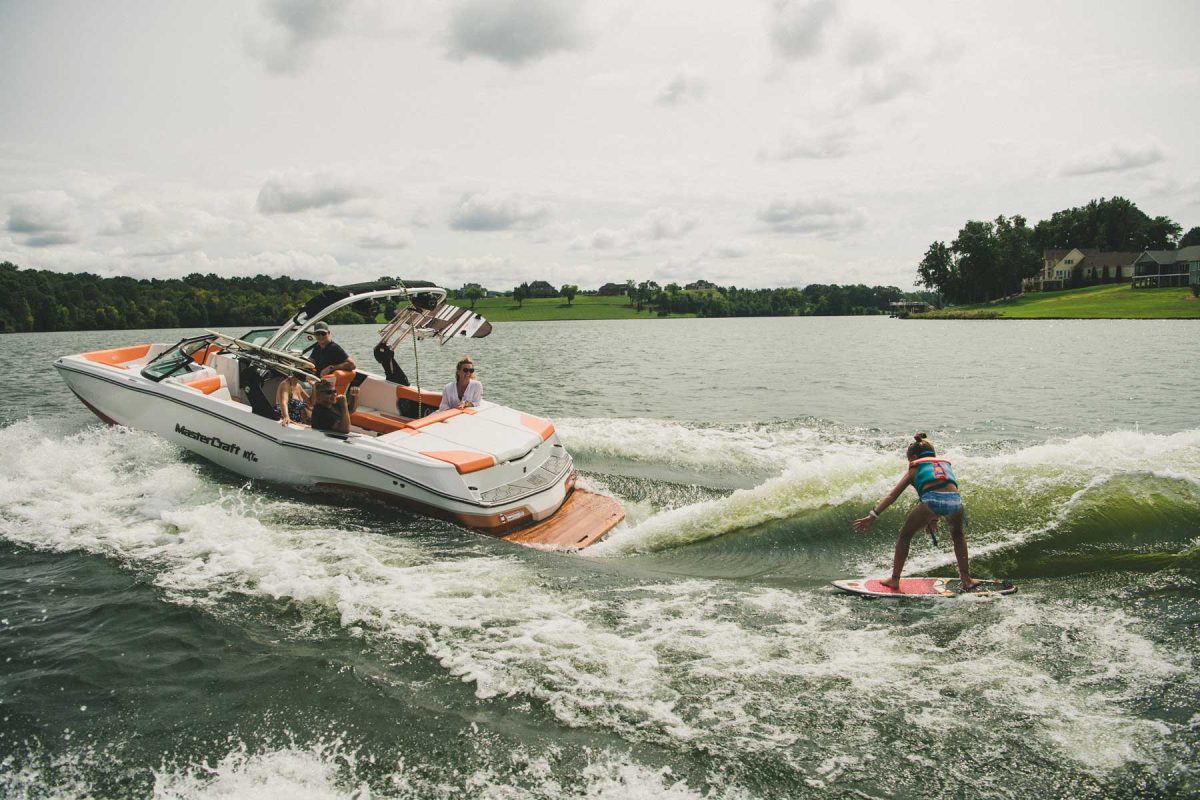 MasterCraft Wakesurfing