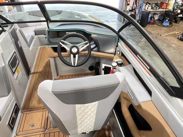 2027 MASTERCRAFT XT22 SALTWATER SERIES