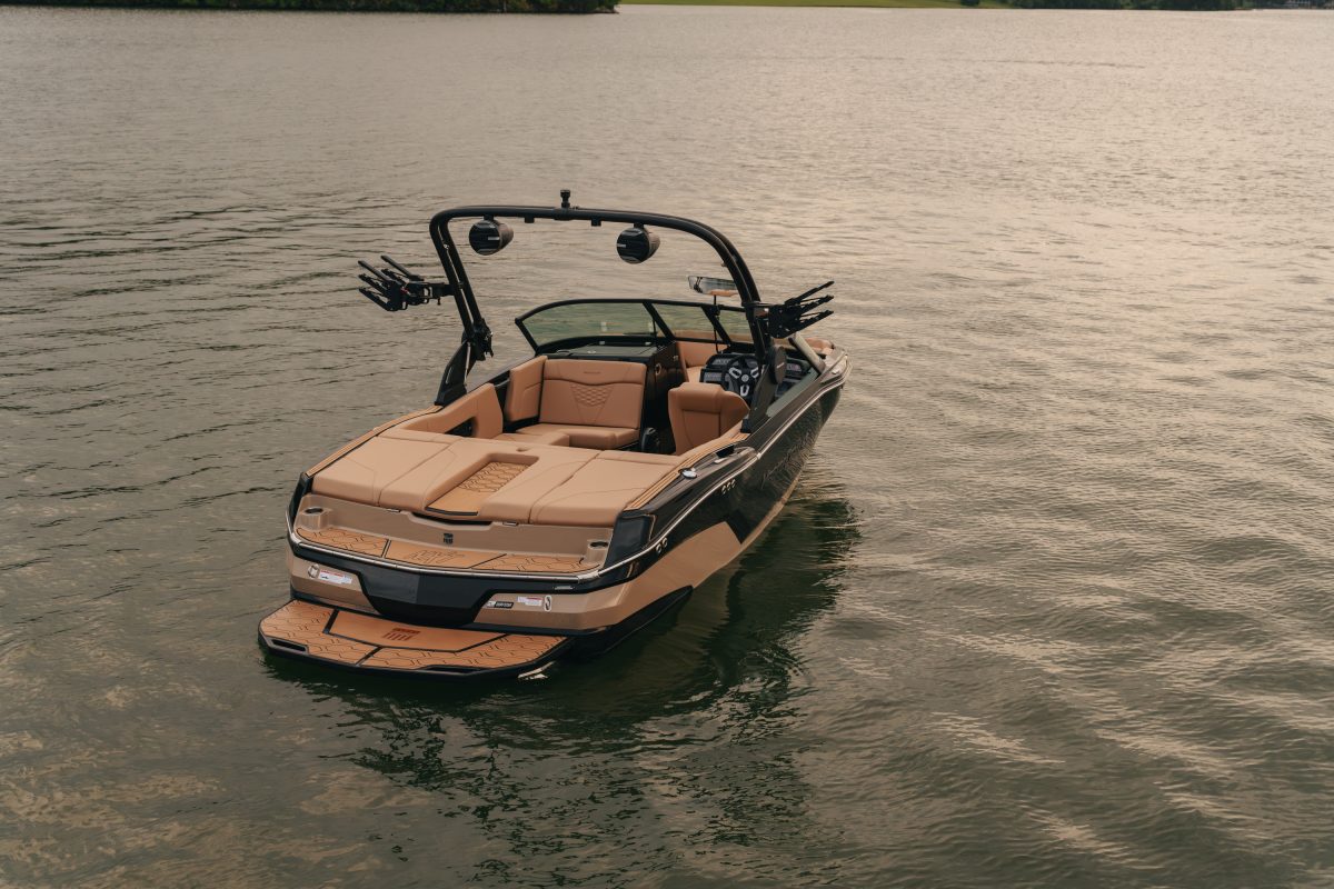 NXT20 boat