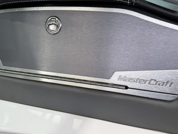 2021 MasterCraft X24 VERY LOW HOURS